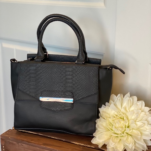Jones New York Signature Handbags - Cute Jet Black Jones New York Handbag